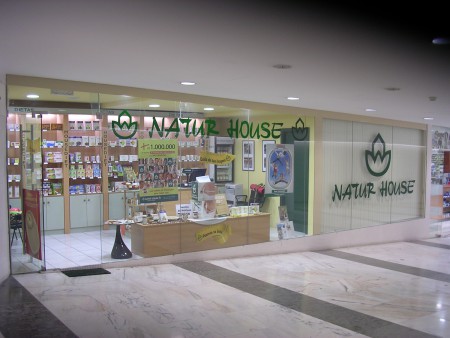 Decoração em vinil da Loja Natur House.